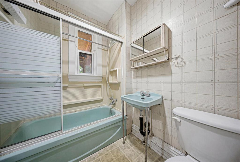 426 Redwood, 3 Bedrooms Bedrooms, 8 Rooms Rooms,1 BathroomBathrooms,Residential,For Sale,Redwood