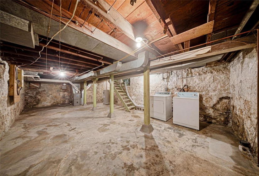 426 Redwood, 3 Bedrooms Bedrooms, 8 Rooms Rooms,1 BathroomBathrooms,Residential,For Sale,Redwood