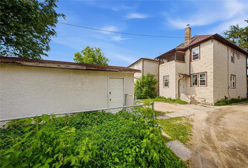 426 Redwood, 3 Bedrooms Bedrooms, 8 Rooms Rooms,1 BathroomBathrooms,Residential,For Sale,Redwood