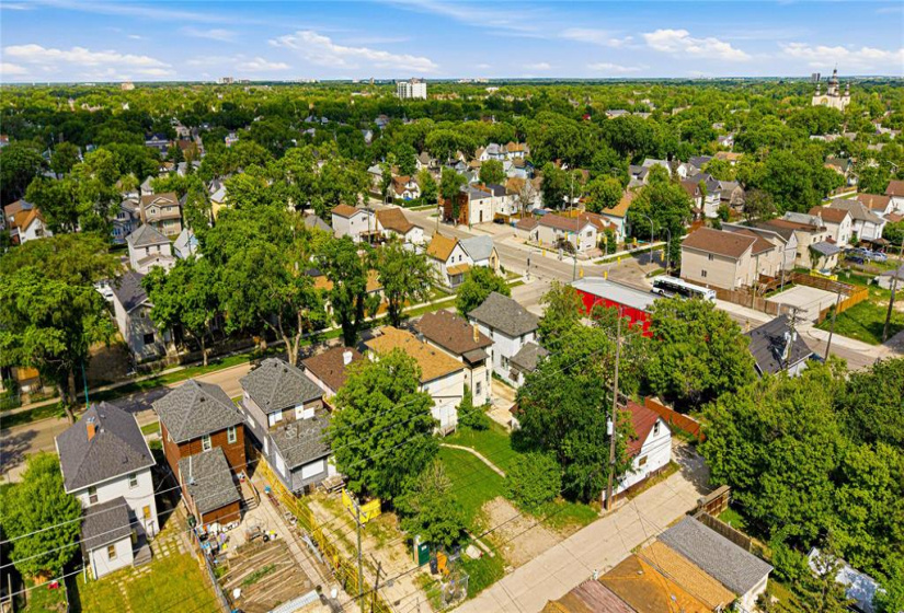 426 Redwood, 3 Bedrooms Bedrooms, 8 Rooms Rooms,1 BathroomBathrooms,Residential,For Sale,Redwood