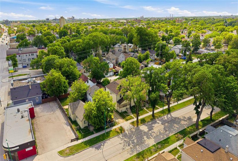 426 Redwood, 3 Bedrooms Bedrooms, 8 Rooms Rooms,1 BathroomBathrooms,Residential,For Sale,Redwood