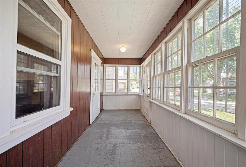 426 Redwood, 3 Bedrooms Bedrooms, 8 Rooms Rooms,1 BathroomBathrooms,Residential,For Sale,Redwood