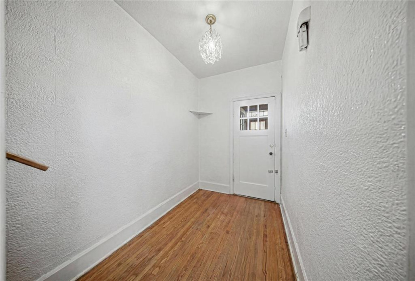 426 Redwood, 3 Bedrooms Bedrooms, 8 Rooms Rooms,1 BathroomBathrooms,Residential,For Sale,Redwood