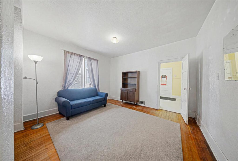 426 Redwood, 3 Bedrooms Bedrooms, 8 Rooms Rooms,1 BathroomBathrooms,Residential,For Sale,Redwood