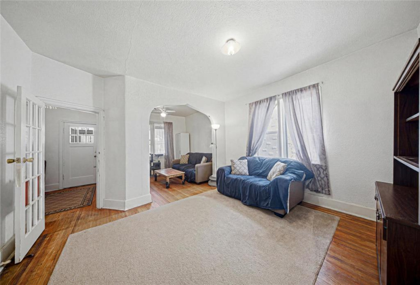 426 Redwood, 3 Bedrooms Bedrooms, 8 Rooms Rooms,1 BathroomBathrooms,Residential,For Sale,Redwood