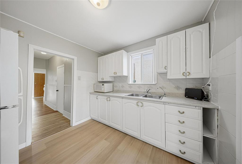 605 Agnes, 4 Bedrooms Bedrooms, 11 Rooms Rooms,2 BathroomsBathrooms,Residential,For Sale,Agnes