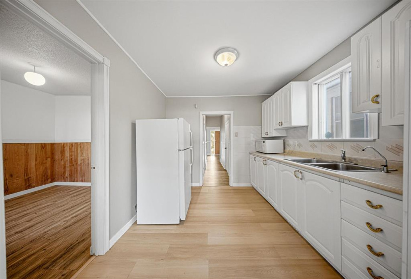 605 Agnes, 4 Bedrooms Bedrooms, 11 Rooms Rooms,2 BathroomsBathrooms,Residential,For Sale,Agnes