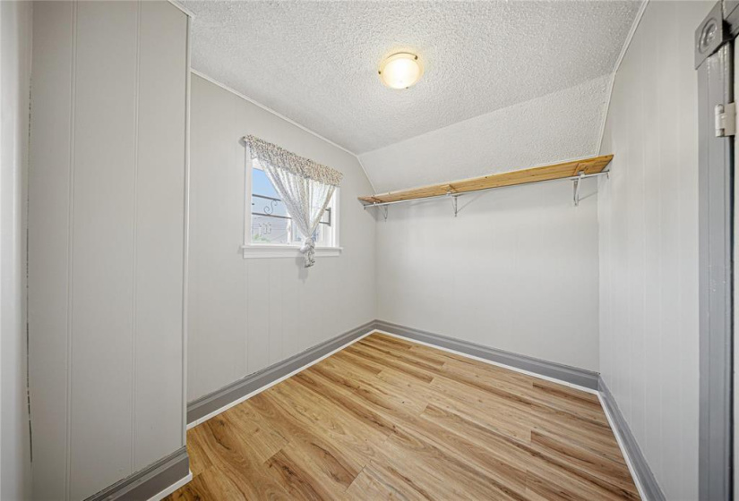 605 Agnes, 4 Bedrooms Bedrooms, 11 Rooms Rooms,2 BathroomsBathrooms,Residential,For Sale,Agnes