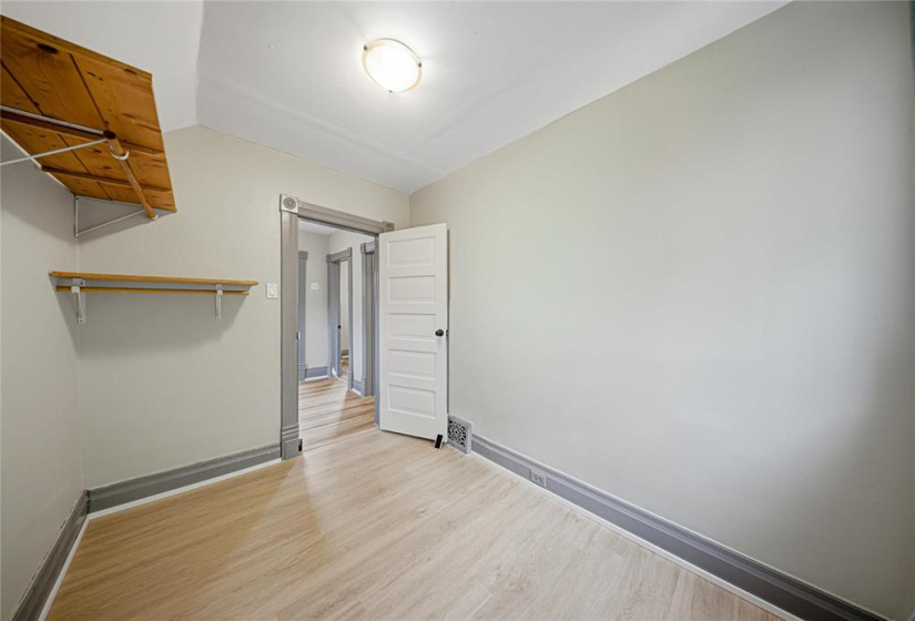605 Agnes, 4 Bedrooms Bedrooms, 11 Rooms Rooms,2 BathroomsBathrooms,Residential,For Sale,Agnes