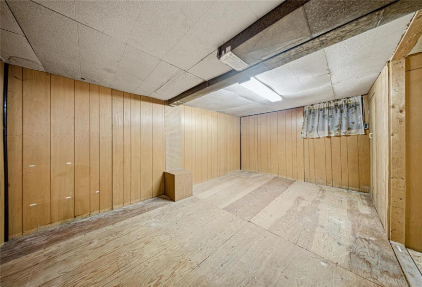 605 Agnes, 4 Bedrooms Bedrooms, 11 Rooms Rooms,2 BathroomsBathrooms,Residential,For Sale,Agnes