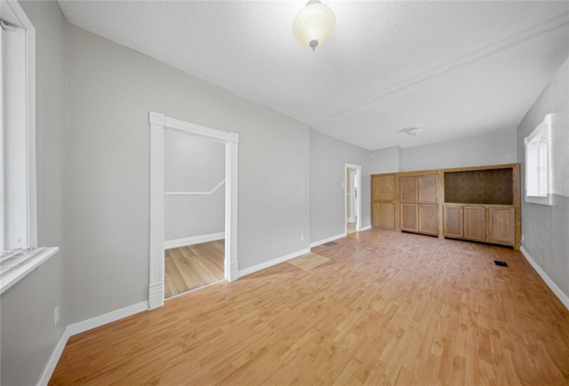 605 Agnes, 4 Bedrooms Bedrooms, 11 Rooms Rooms,2 BathroomsBathrooms,Residential,For Sale,Agnes