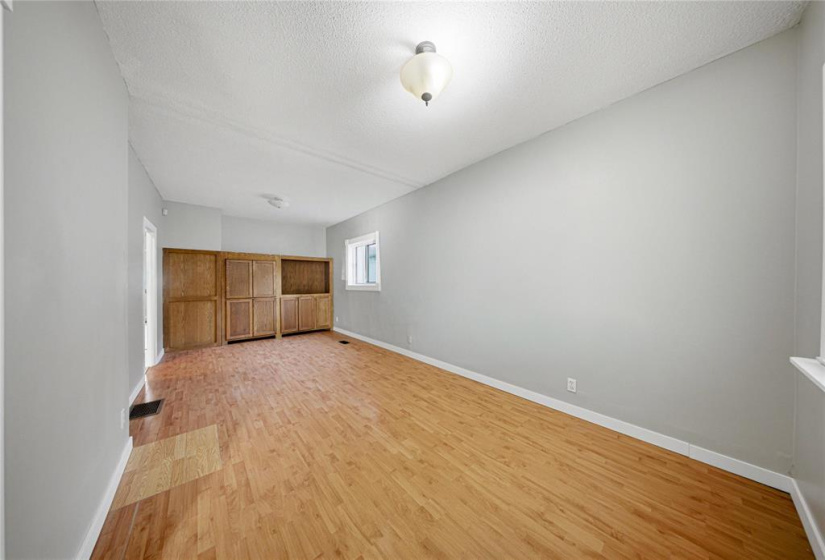 605 Agnes, 4 Bedrooms Bedrooms, 11 Rooms Rooms,2 BathroomsBathrooms,Residential,For Sale,Agnes