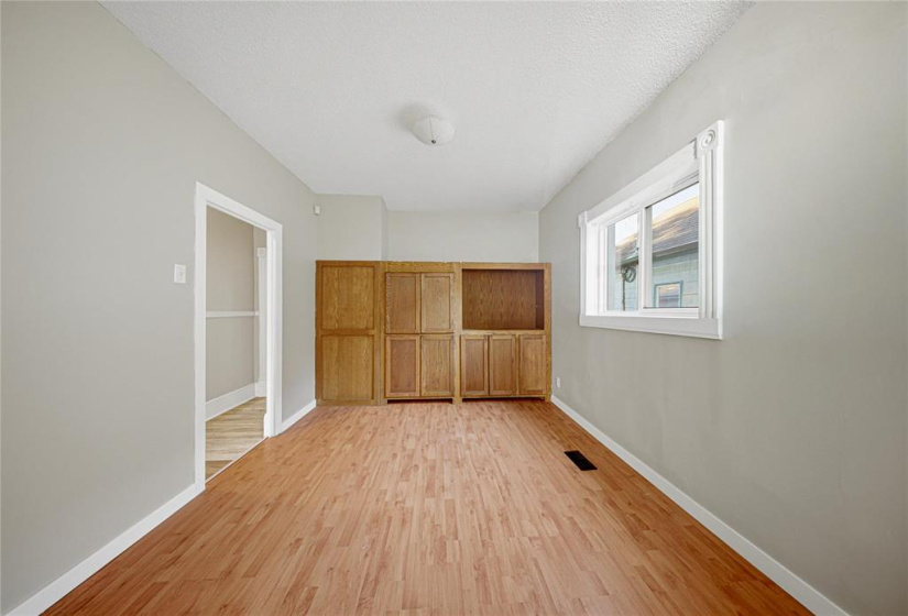 605 Agnes, 4 Bedrooms Bedrooms, 11 Rooms Rooms,2 BathroomsBathrooms,Residential,For Sale,Agnes