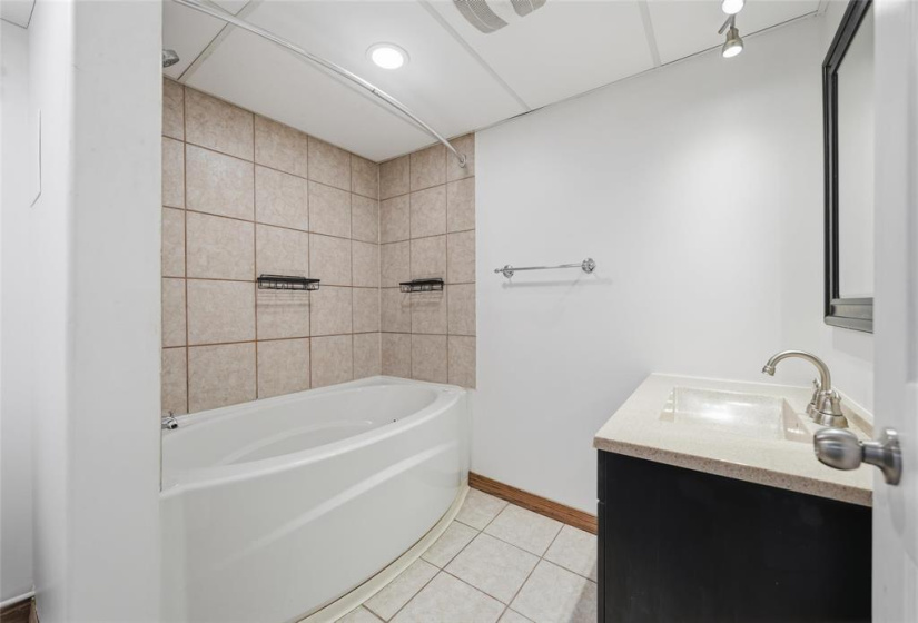 120 Lenore, 4 Bedrooms Bedrooms, 12 Rooms Rooms,2 BathroomsBathrooms,Residential,For Sale,Lenore