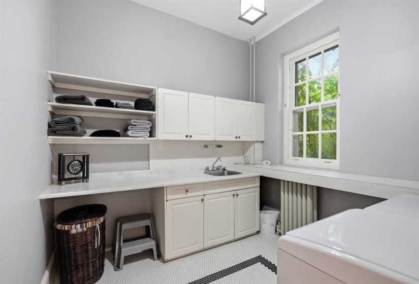 12 Kingsway, 8 Bedrooms Bedrooms, 41 Rooms Rooms,5 BathroomsBathrooms,Residential,For Sale,Kingsway