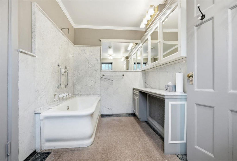 12 Kingsway, 8 Bedrooms Bedrooms, 41 Rooms Rooms,5 BathroomsBathrooms,Residential,For Sale,Kingsway