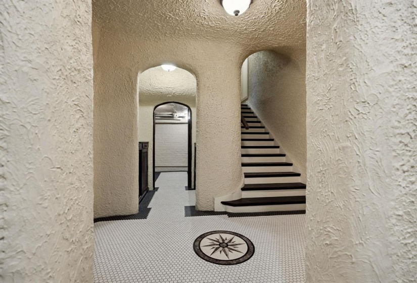 12 Kingsway, 8 Bedrooms Bedrooms, 41 Rooms Rooms,5 BathroomsBathrooms,Residential,For Sale,Kingsway