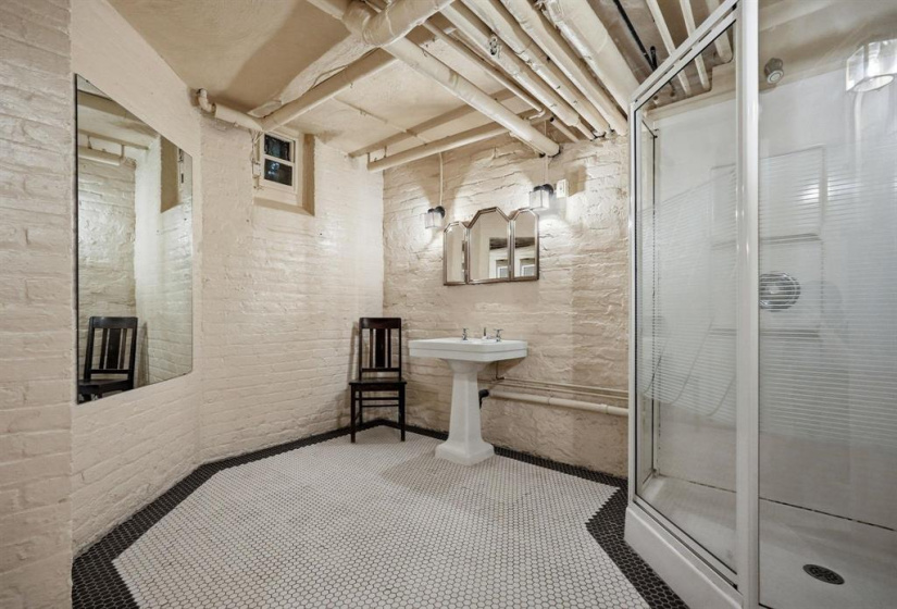 12 Kingsway, 8 Bedrooms Bedrooms, 41 Rooms Rooms,5 BathroomsBathrooms,Residential,For Sale,Kingsway