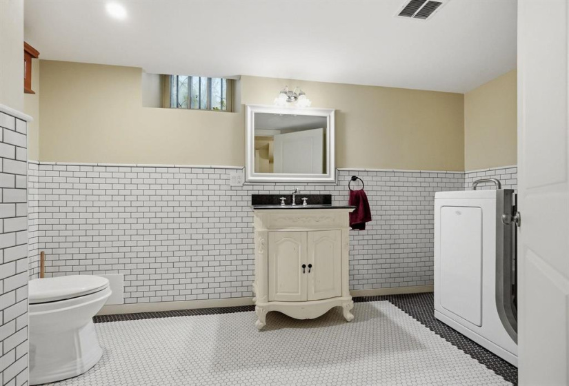12 Kingsway, 8 Bedrooms Bedrooms, 41 Rooms Rooms,5 BathroomsBathrooms,Residential,For Sale,Kingsway