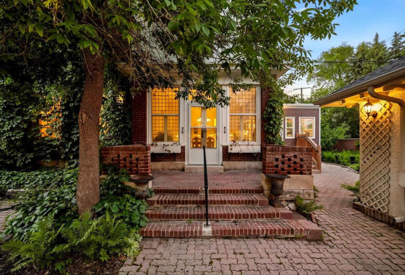 12 Kingsway, 8 Bedrooms Bedrooms, 41 Rooms Rooms,5 BathroomsBathrooms,Residential,For Sale,Kingsway