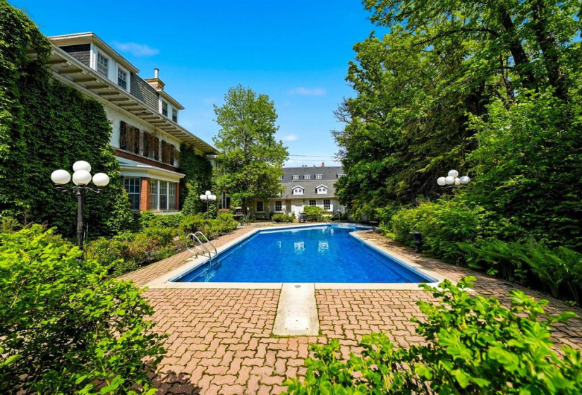 12 Kingsway, 8 Bedrooms Bedrooms, 41 Rooms Rooms,5 BathroomsBathrooms,Residential,For Sale,Kingsway