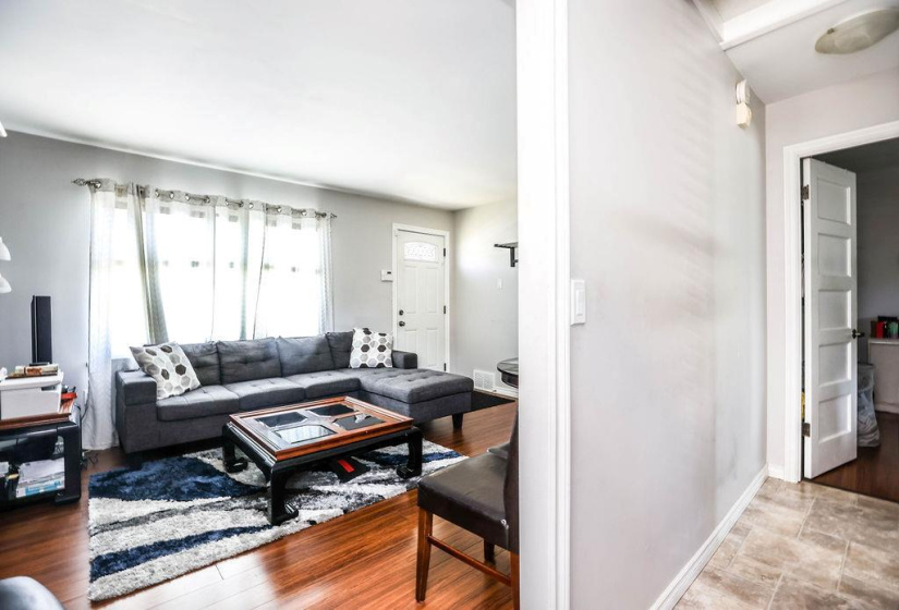 626 Chalmers, 2 Bedrooms Bedrooms, 6 Rooms Rooms,1 BathroomBathrooms,Residential,For Sale,Chalmers