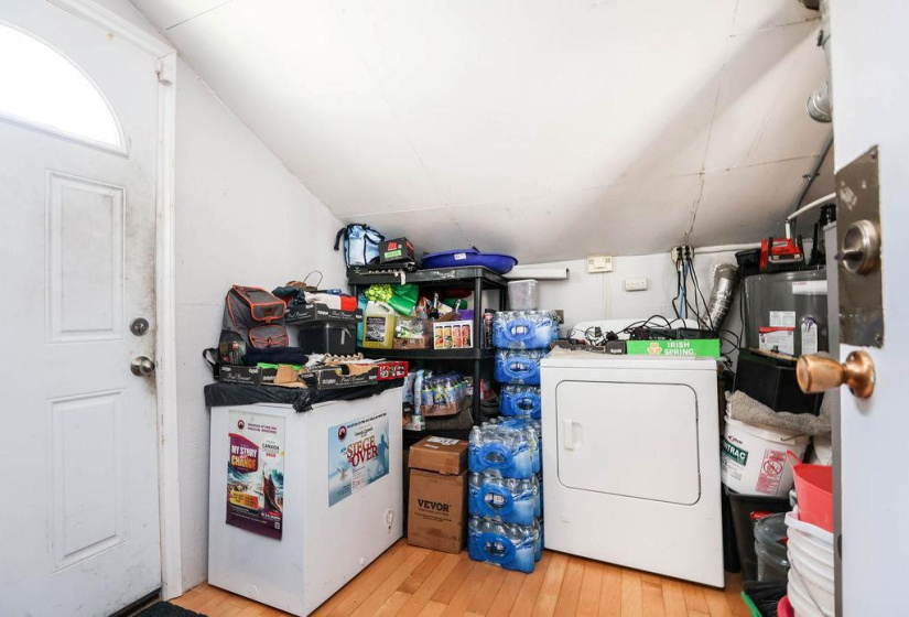 626 Chalmers, 2 Bedrooms Bedrooms, 6 Rooms Rooms,1 BathroomBathrooms,Residential,For Sale,Chalmers