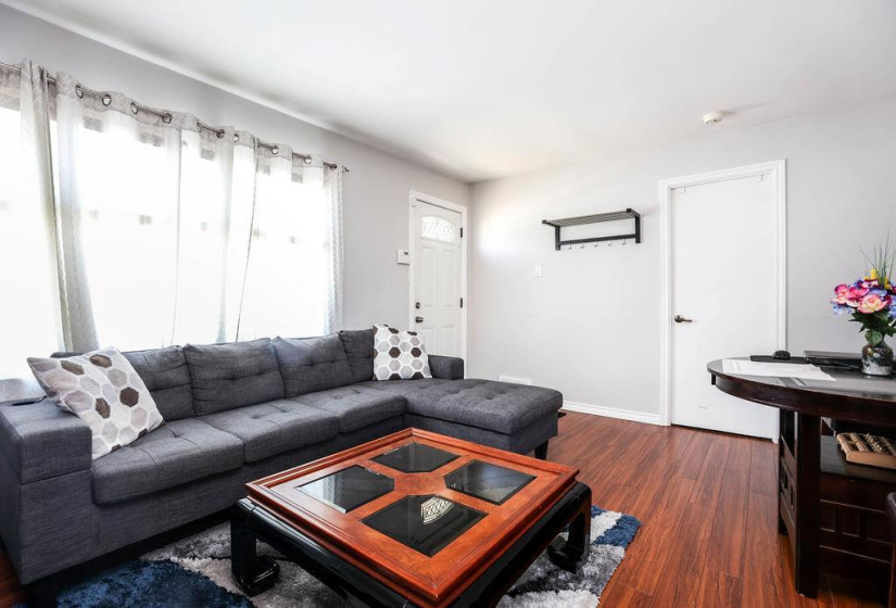 626 Chalmers, 2 Bedrooms Bedrooms, 6 Rooms Rooms,1 BathroomBathrooms,Residential,For Sale,Chalmers