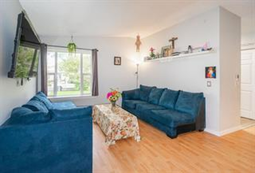 47 Laurent, 2 Bedrooms Bedrooms, 8 Rooms Rooms,2 BathroomsBathrooms,Residential,For Sale,Laurent