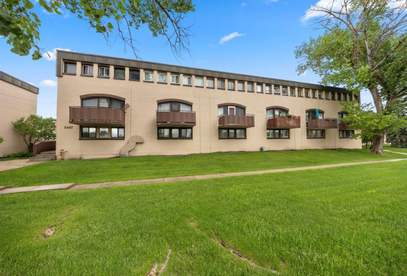 3467 Portage, 2 Bedrooms Bedrooms, 6 Rooms Rooms,1 BathroomBathrooms,Condominium,For Sale,Portage