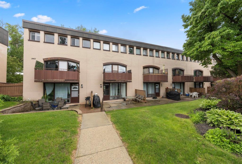 3467 Portage, 2 Bedrooms Bedrooms, 6 Rooms Rooms,1 BathroomBathrooms,Condominium,For Sale,Portage