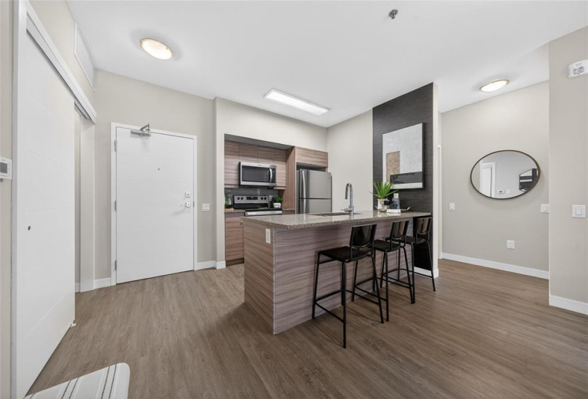 50 Philip Lee, 2 Bedrooms Bedrooms, 5 Rooms Rooms,1 BathroomBathrooms,Condominium,For Sale,Philip Lee