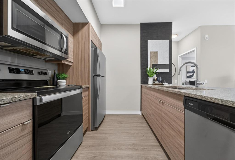 50 Philip Lee, 2 Bedrooms Bedrooms, 5 Rooms Rooms,1 BathroomBathrooms,Condominium,For Sale,Philip Lee