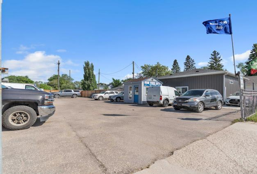 1585 Main, ,Industrial/comm/investmnt,For Sale,Main