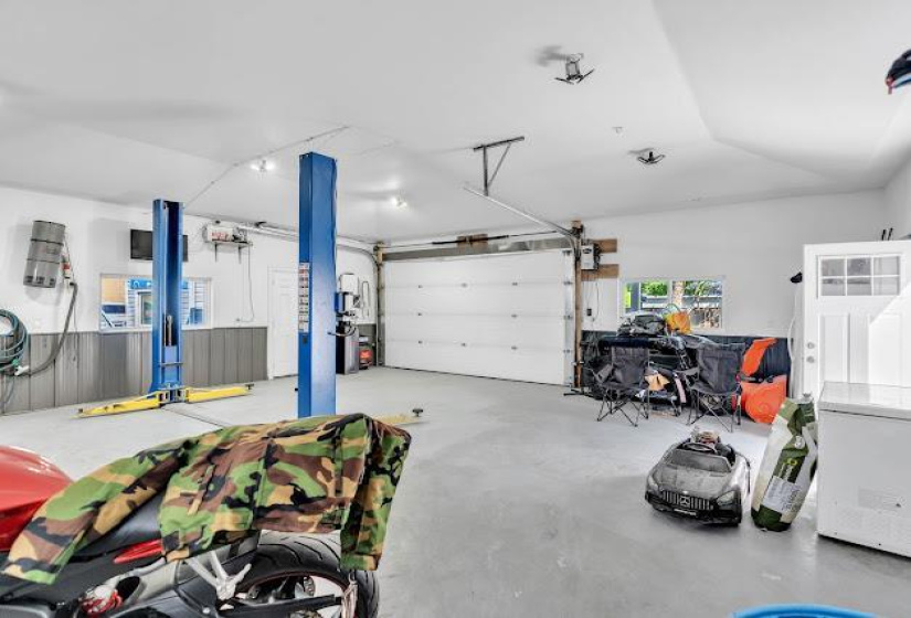 1585 Main, ,Industrial/comm/investmnt,For Sale,Main