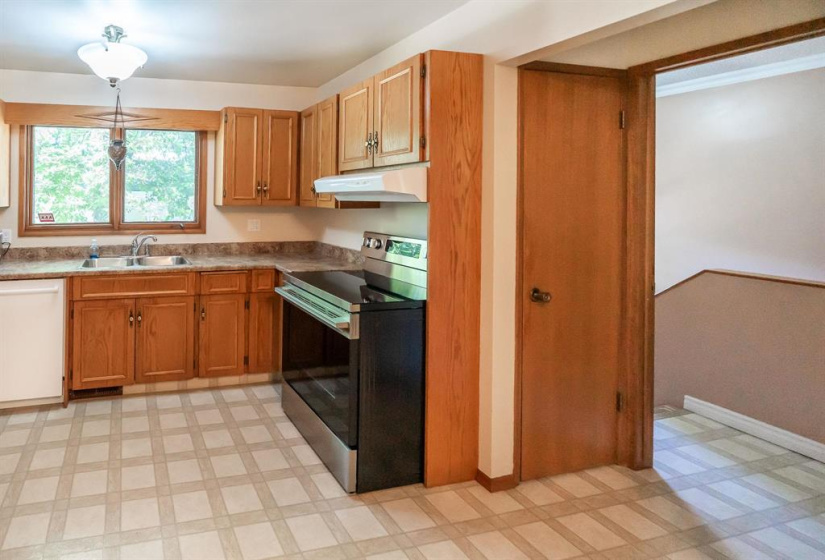 115 Dayton, 5 Bedrooms Bedrooms, 12 Rooms Rooms,3 BathroomsBathrooms,Residential,For Sale,Dayton