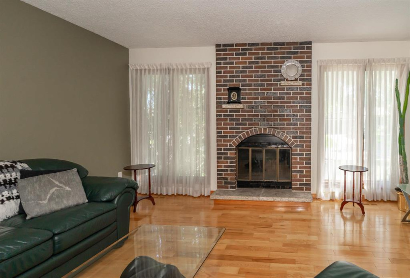 115 Dayton, 5 Bedrooms Bedrooms, 12 Rooms Rooms,3 BathroomsBathrooms,Residential,For Sale,Dayton
