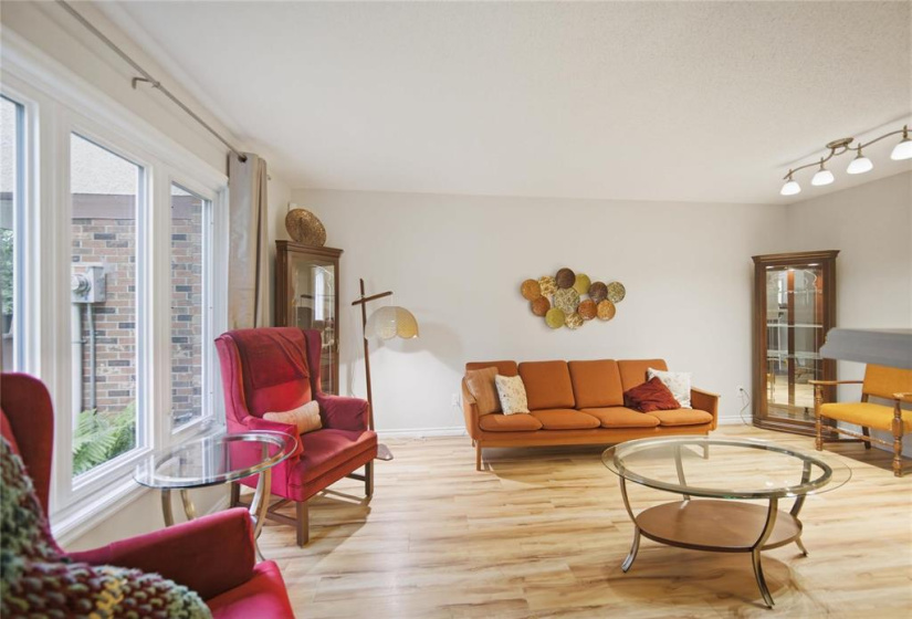 1688 St Mary's, 2 Bedrooms Bedrooms, 12 Rooms Rooms,2 BathroomsBathrooms,Condominium,For Sale,St Mary's