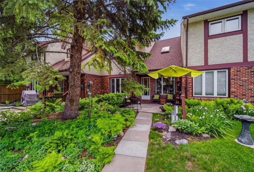 1688 St Mary's, 2 Bedrooms Bedrooms, 12 Rooms Rooms,2 BathroomsBathrooms,Condominium,For Sale,St Mary's