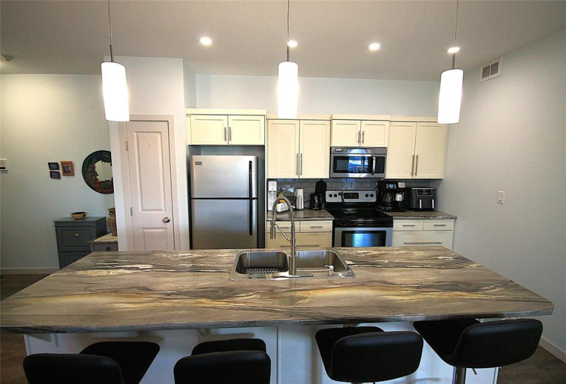 1276 old pth 59, 2 Bedrooms Bedrooms, 7 Rooms Rooms,2 BathroomsBathrooms,Condominium,For Sale,old pth 59