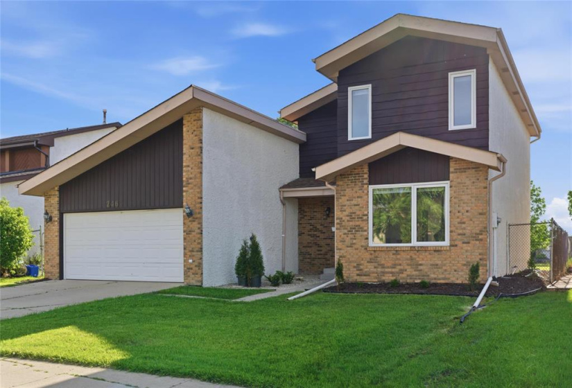 246 Point West, 3 Bedrooms Bedrooms, 13 Rooms Rooms,2 BathroomsBathrooms,Residential,For Sale,Point West
