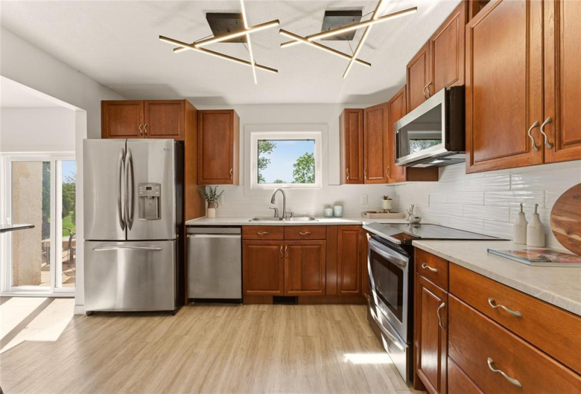246 Point West, 3 Bedrooms Bedrooms, 13 Rooms Rooms,2 BathroomsBathrooms,Residential,For Sale,Point West