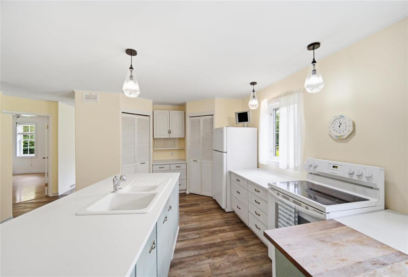 35 Main, 3 Bedrooms Bedrooms, 11 Rooms Rooms,2 BathroomsBathrooms,Residential,For Sale,Main