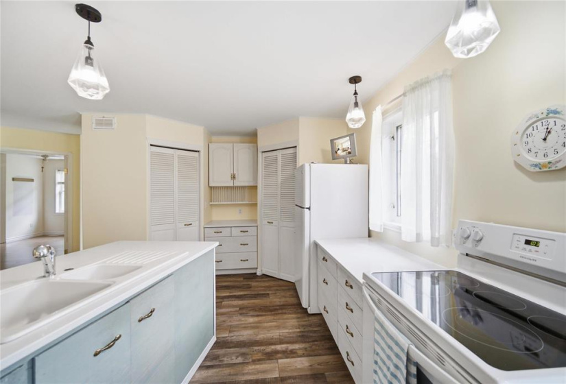 35 Main, 3 Bedrooms Bedrooms, 11 Rooms Rooms,2 BathroomsBathrooms,Residential,For Sale,Main