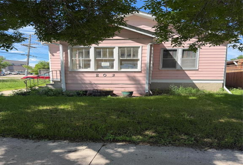 202 Inglewood, 2 Bedrooms Bedrooms, 6 Rooms Rooms,1 BathroomBathrooms,Residential,For Sale,Inglewood