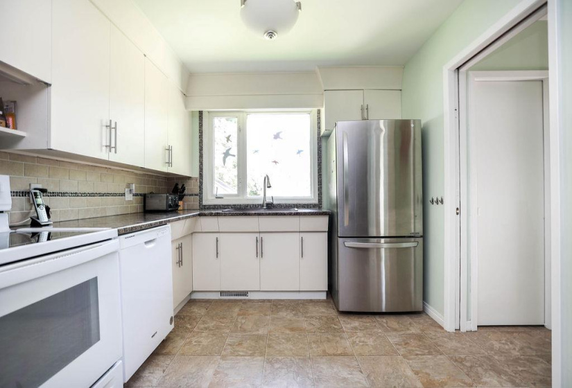 181 Moore, 3 Bedrooms Bedrooms, 12 Rooms Rooms,2 BathroomsBathrooms,Residential,For Sale,Moore
