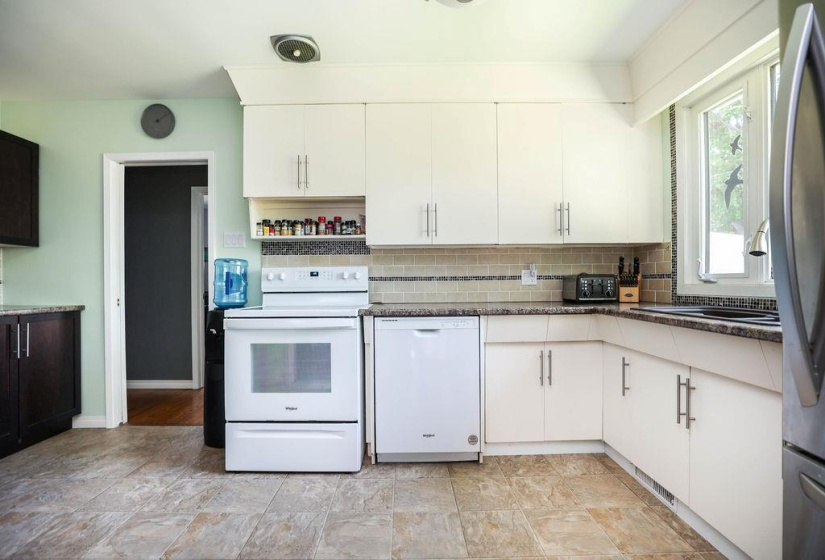 181 Moore, 3 Bedrooms Bedrooms, 12 Rooms Rooms,2 BathroomsBathrooms,Residential,For Sale,Moore