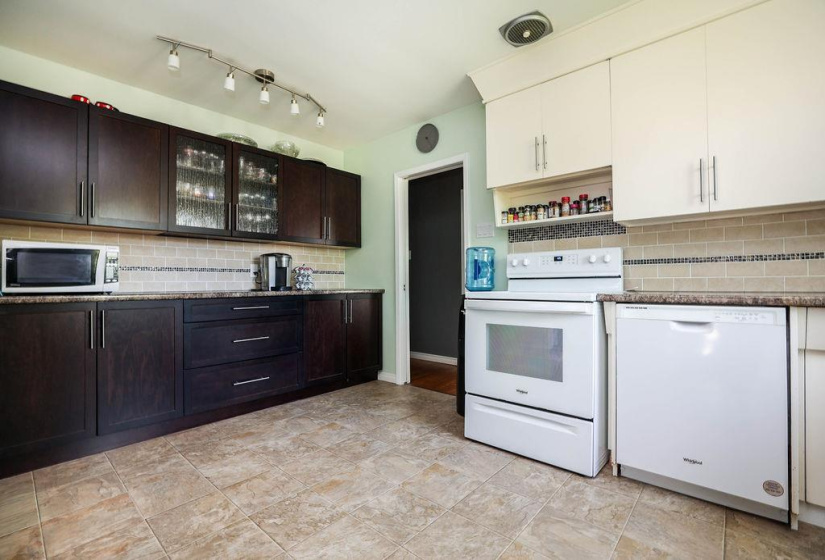 181 Moore, 3 Bedrooms Bedrooms, 12 Rooms Rooms,2 BathroomsBathrooms,Residential,For Sale,Moore