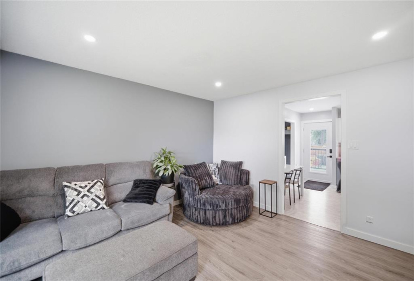 1896 Bannatyne, 4 Bedrooms Bedrooms, 9 Rooms Rooms,1 BathroomBathrooms,Residential,For Sale,Bannatyne