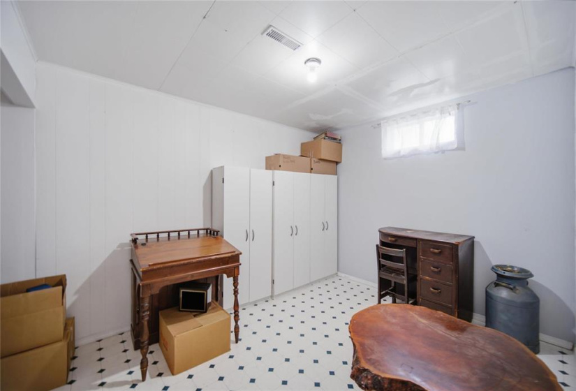 1896 Bannatyne, 4 Bedrooms Bedrooms, 9 Rooms Rooms,1 BathroomBathrooms,Residential,For Sale,Bannatyne